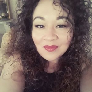 Meet your Posher, Carolina